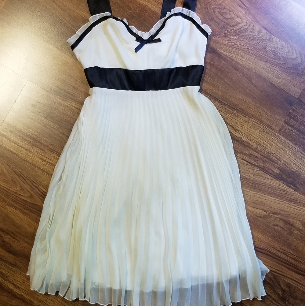 Off White Lined Adorable Pleated Dress